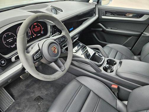 2024 Porsche Cayenne S