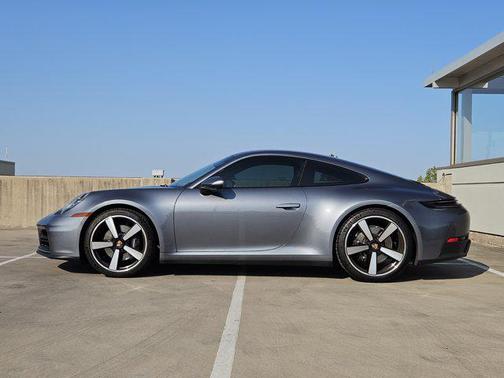 2025 Porsche 911 Carrera