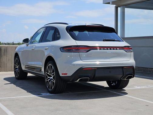2025 Porsche Macan AWD