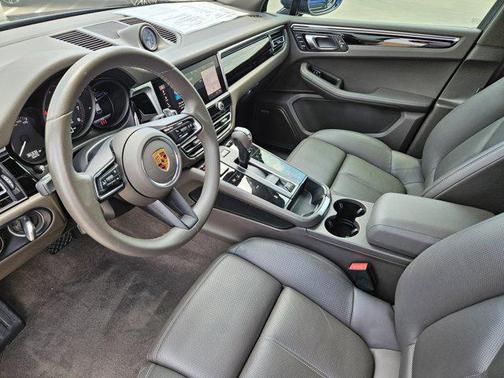 2022 Porsche Macan Base
