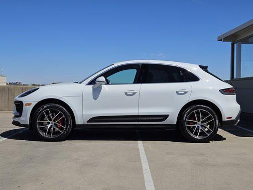 Carrara White Metallic 2025 Porsche Macan Macan S