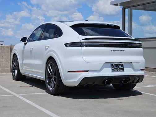 2025 Porsche Cayenne GTS