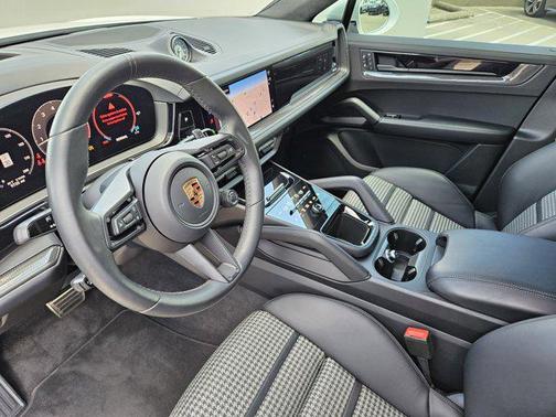 2025 Porsche Cayenne GTS