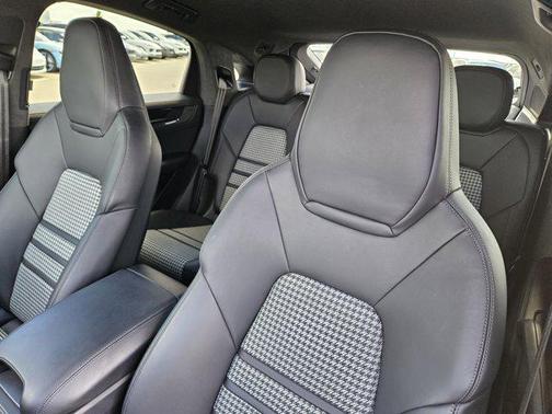 2025 Porsche Cayenne GTS