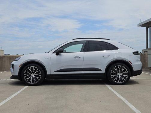 Ice Grey Metallic 2026 Porsche Macan Macan Electric 4