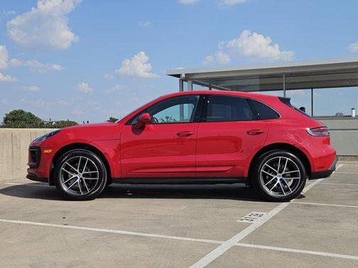 2025 Porsche Macan AWD