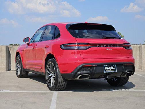 2025 Porsche Macan AWD