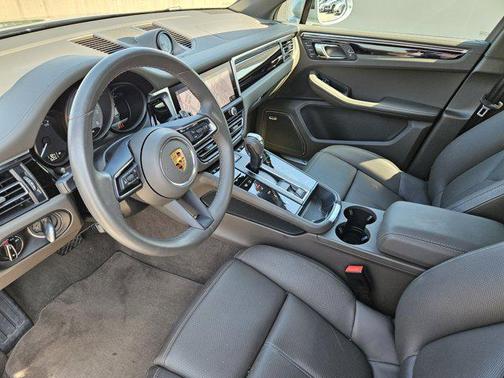 2022 Porsche Macan S