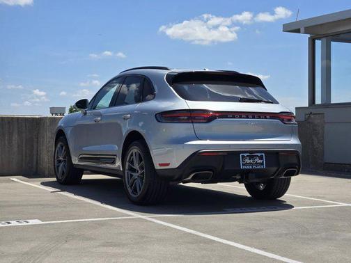 2025 Porsche Macan AWD