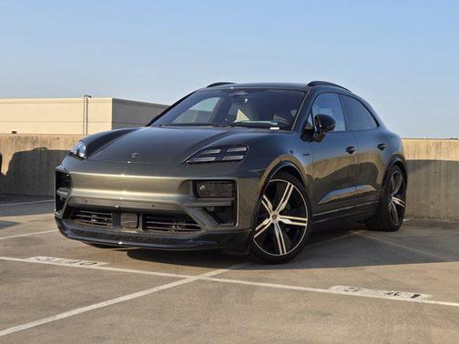 2025 Porsche Macan Turbo