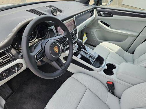 2025 Porsche Macan GTS