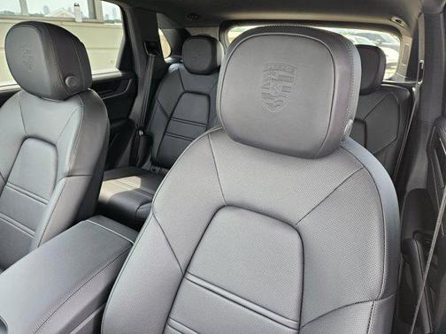 2025 Porsche Cayenne AWD