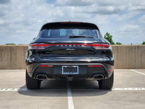2025 Porsche Macan Base