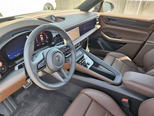 2025 Porsche Macan Turbo