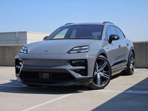 2025 Porsche Macan Turbo