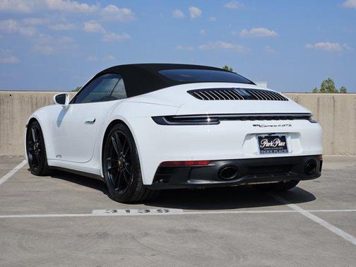 2024 Porsche 911 Carrera 4 GTS