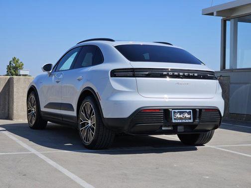 Ice Grey Metallic 2024 Porsche Macan Macan Electric 4