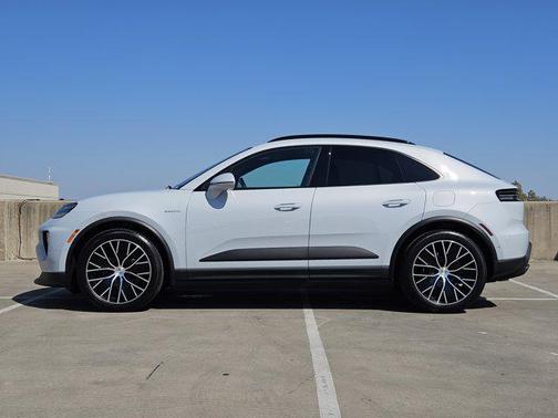 Ice Grey Metallic 2024 Porsche Macan Macan Electric 4