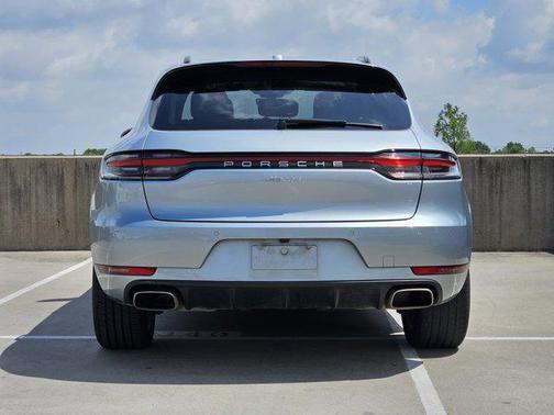 Dolomite Silver Metallic 2021 Porsche Macan Macan