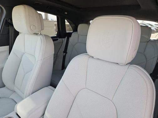 2026 Porsche Macan AWD