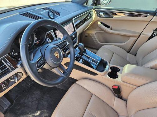 2022 Porsche Macan AWD