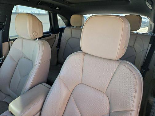 2022 Porsche Macan AWD