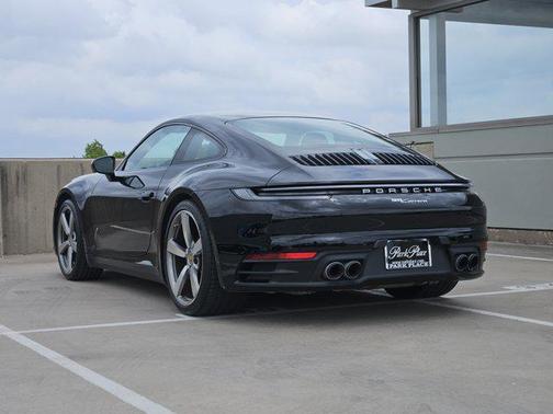 2022 Porsche 911 Carrera