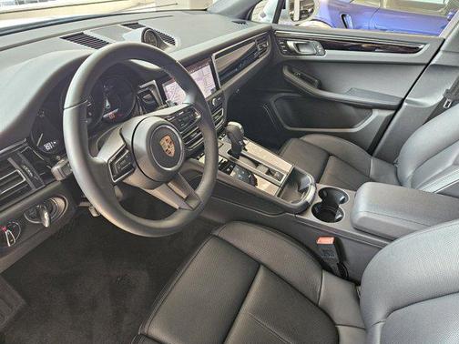 2025 Porsche Macan AWD