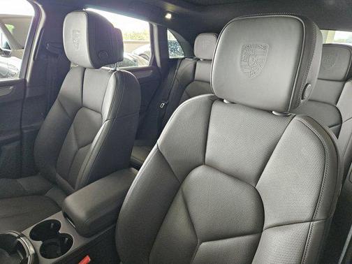 2023 Porsche Macan AWD
