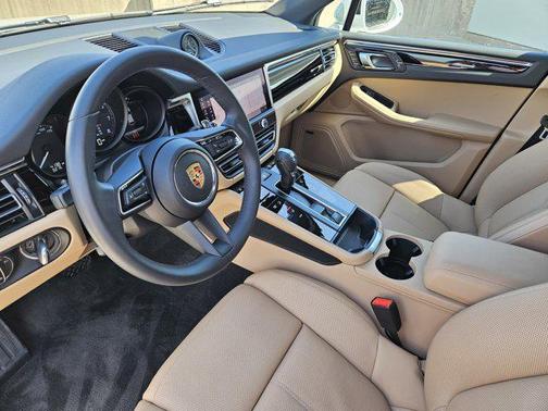 2025 Porsche Macan AWD