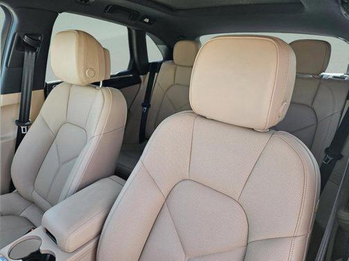 2025 Porsche Macan AWD