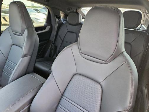 2025 Porsche Cayenne Coupe AWD