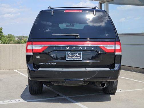 2017 Lincoln Navigator Select