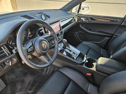 2025 Porsche Macan AWD