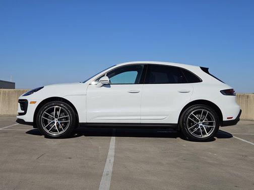 2025 Porsche Macan AWD