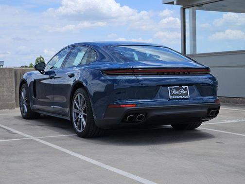 2025 Porsche Panamera 4