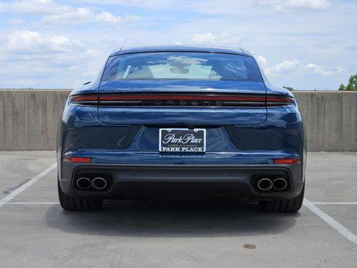 2025 Porsche Panamera 4