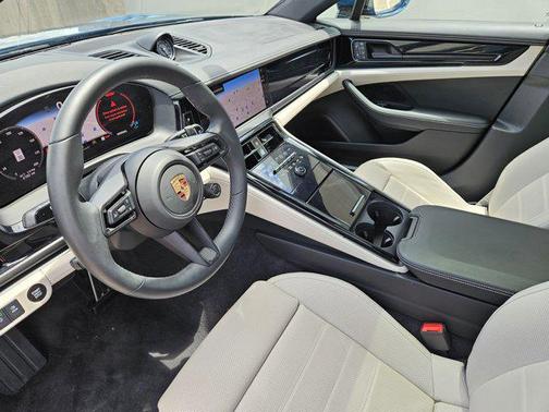 2025 Porsche Panamera 4