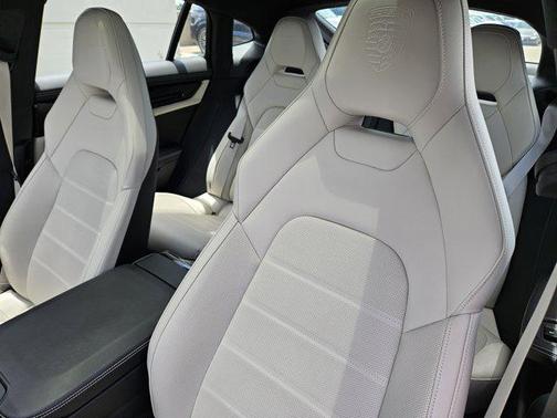 2025 Porsche Panamera 4