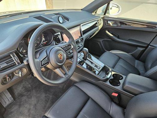 2025 Porsche Macan AWD