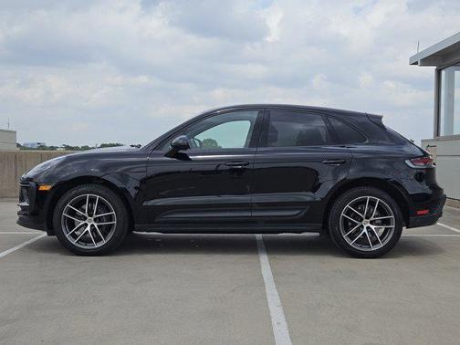 2023 Porsche Macan Base
