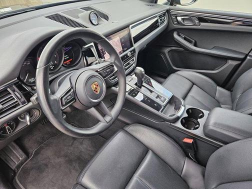 2023 Porsche Macan Base
