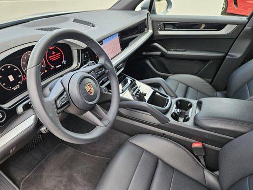 2025 Porsche Cayenne AWD