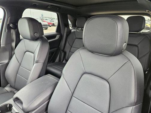 Arctic Grey 2025 Porsche Cayenne Cayenne