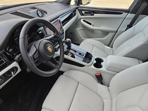 2025 Porsche Macan T