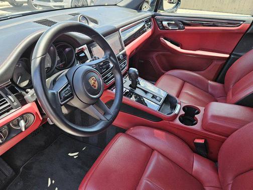 2023 Porsche Macan Base