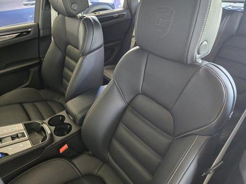2025 Porsche Macan T