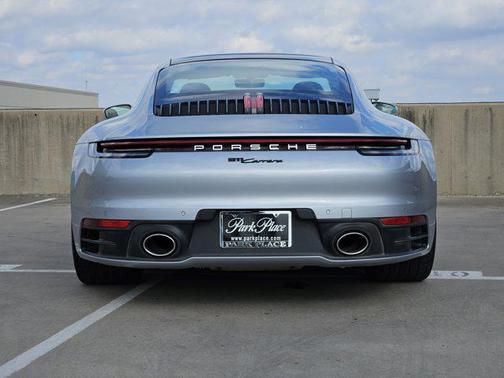 2020 Porsche 911 Carrera