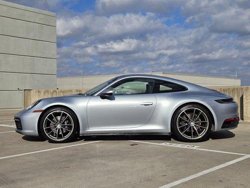 2020 Porsche 911 Carrera