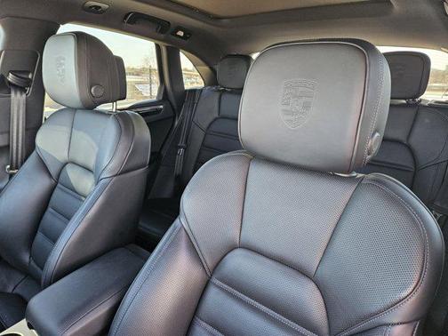 2025 Porsche Macan AWD